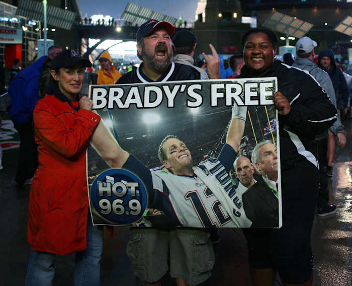 New-England-Patriots-fans-X159924_TK1_0377.jpg
